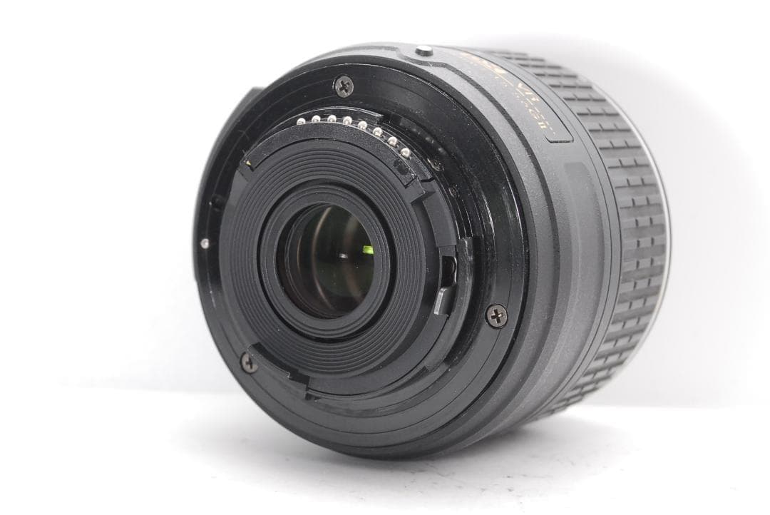【新品級　ショット数１０６５枚】Nikon D3300　スマホ転送　レッド