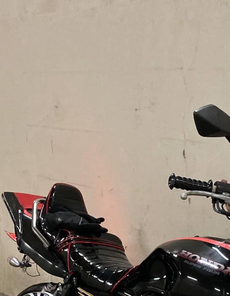 HONDA バイクシート 黒/赤　ちょび三段シート