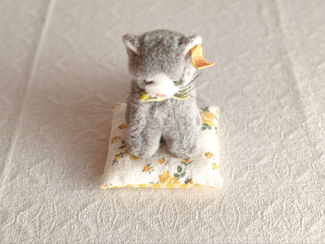 * vintage cat ❀ キュートな 猫ちゃん & 花柄 クッション