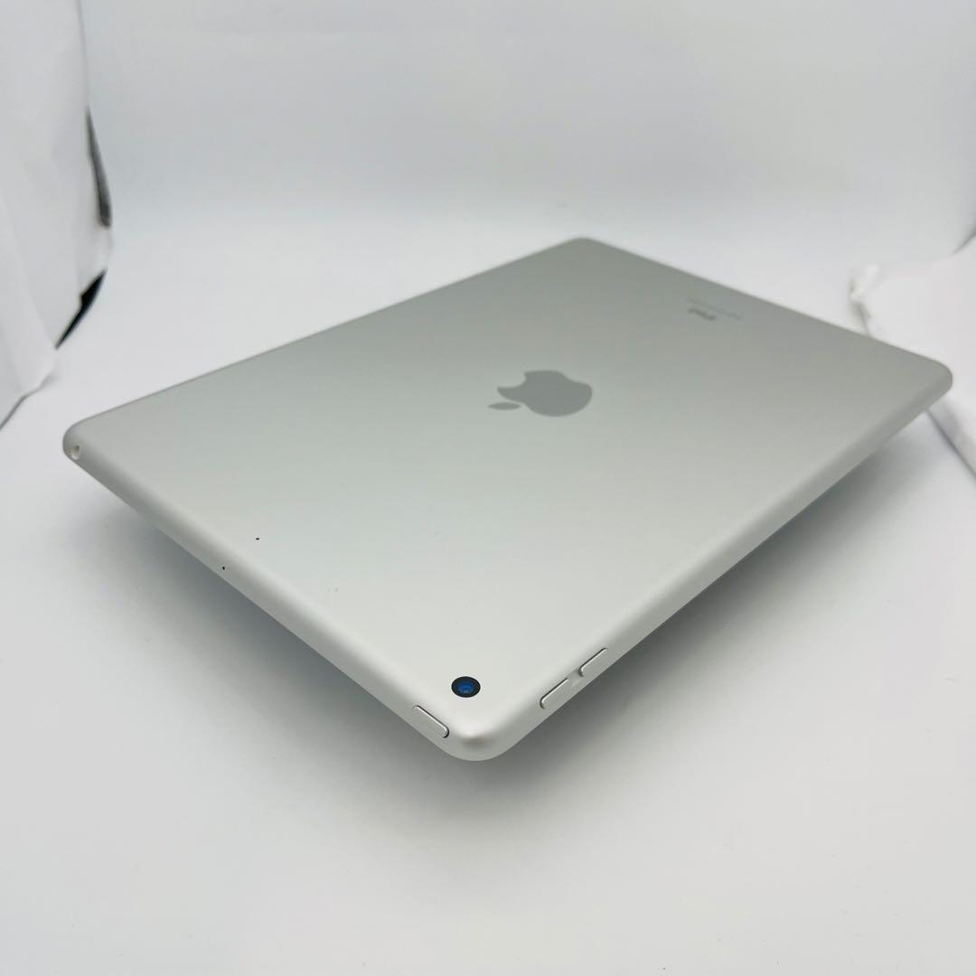 S 98% iPad 8 第8世代 32 GB Wi-Fi シルバー 本体