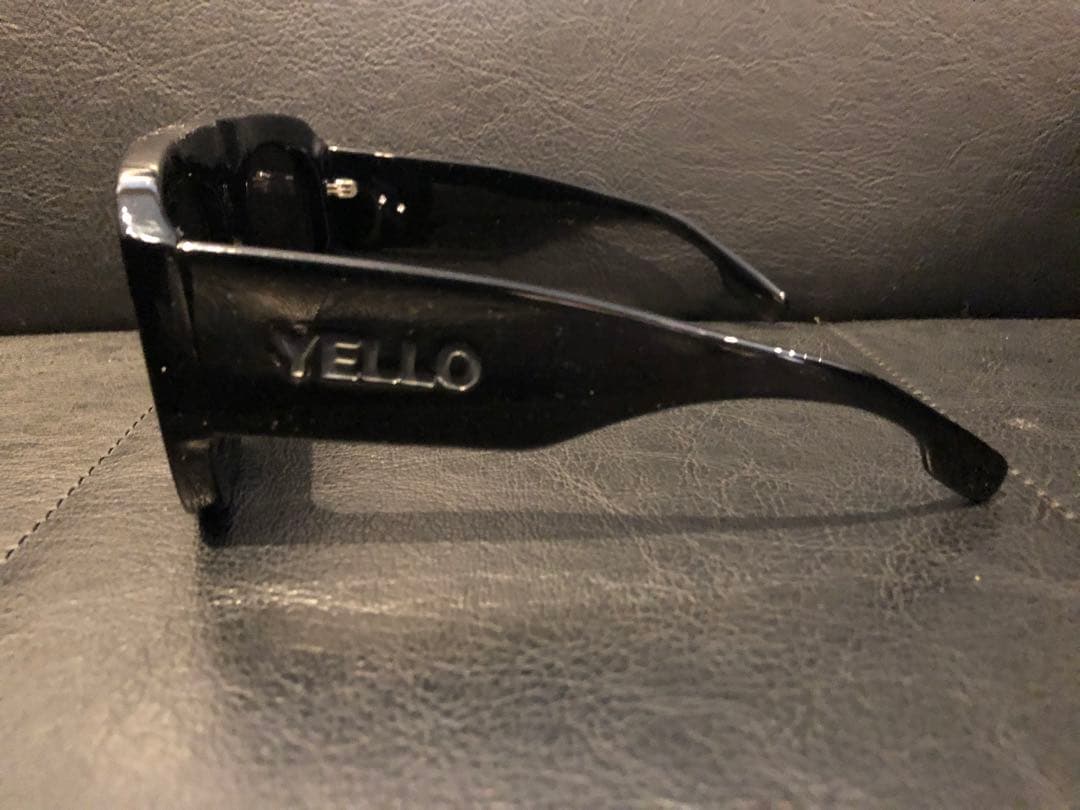 YELLO ブラック サングラス スクエアデザイン