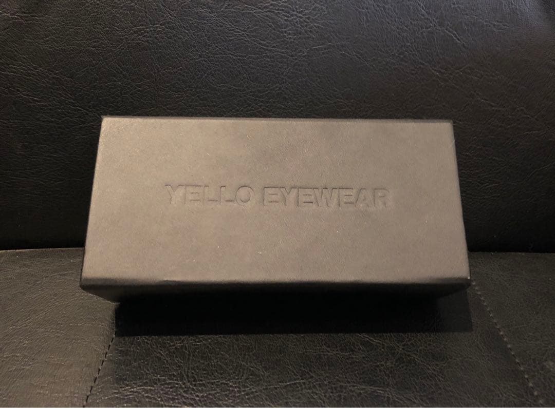 YELLO ブラック サングラス スクエアデザイン