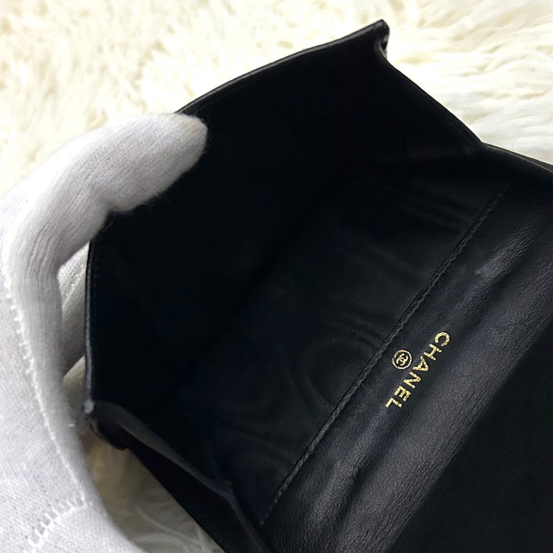 【美品】CHANEL キャビアスキン ココマーク 二つ折り財布 ブラック