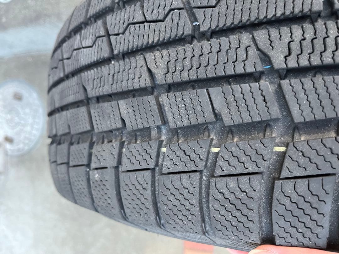 215/70R16 100Q スタッドレスタイヤ4本セット