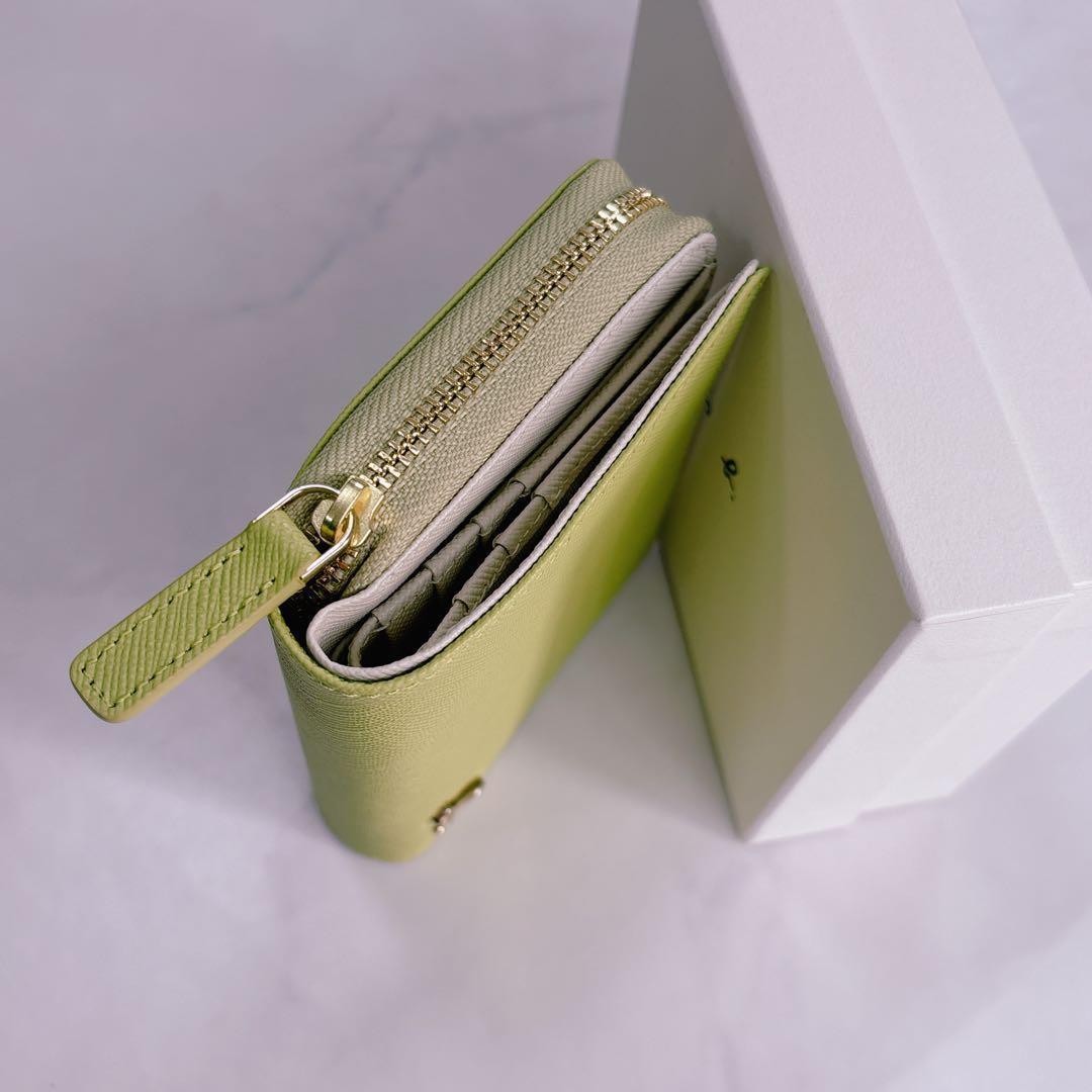 未使用♡アニエスベー 二つ折り　レザー　ラウンドファスナー　ロゴ　金具