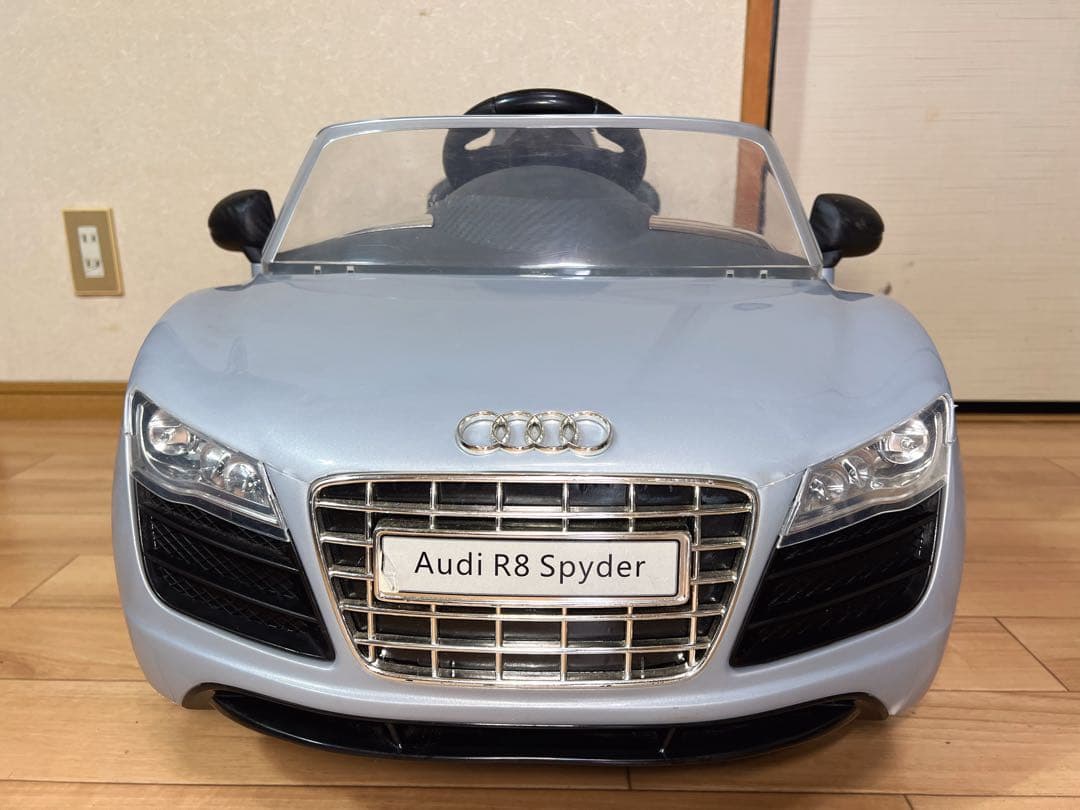 子供用電動自動車 Audiアウディ R8 スパイダーミニ