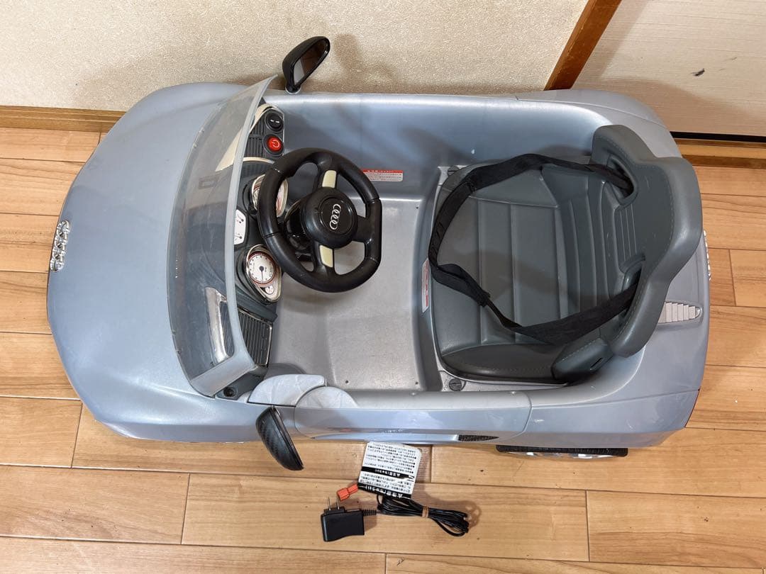 子供用電動自動車 Audiアウディ R8 スパイダーミニ