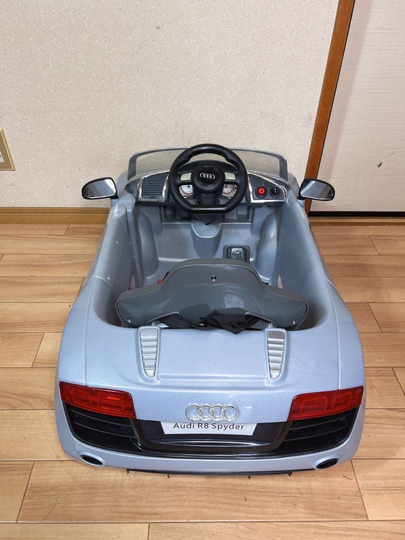 子供用電動自動車 Audiアウディ R8 スパイダーミニ