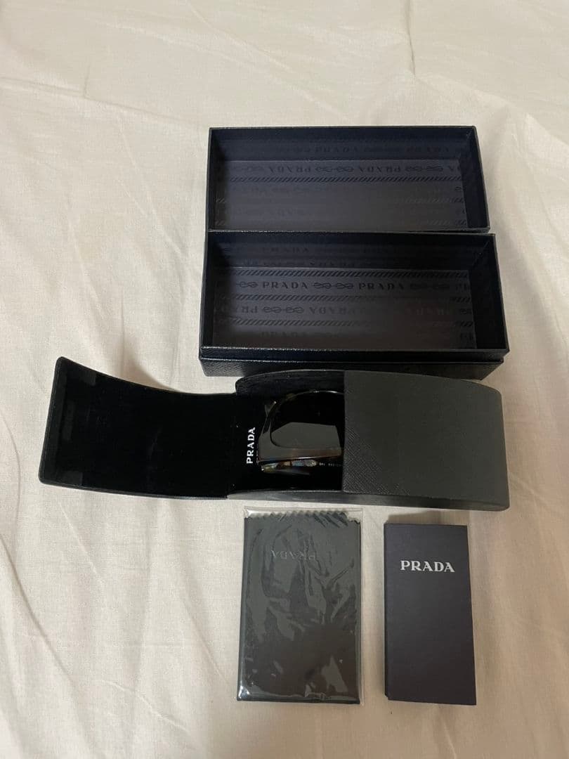PRADA マルチカラーフレーム サングラス