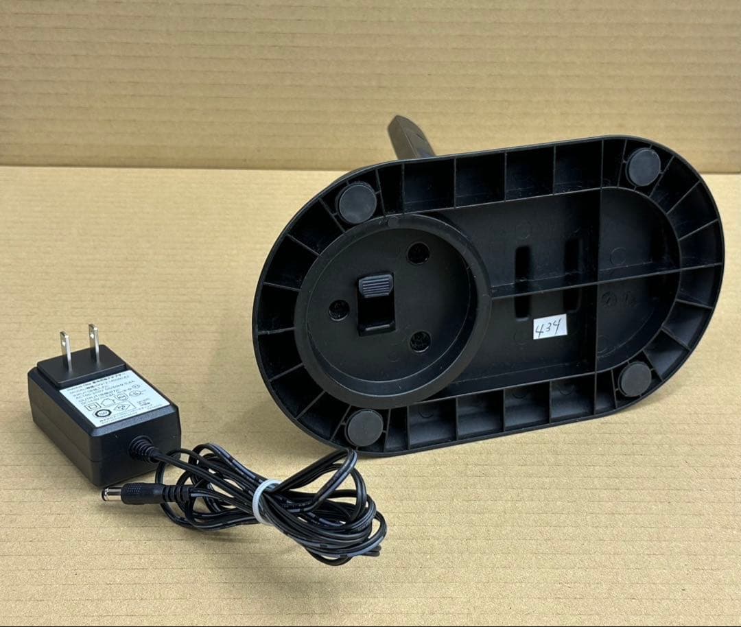GQ12-140080-AJ インビクタスワン　掃除機　充電器　スタンド　中古