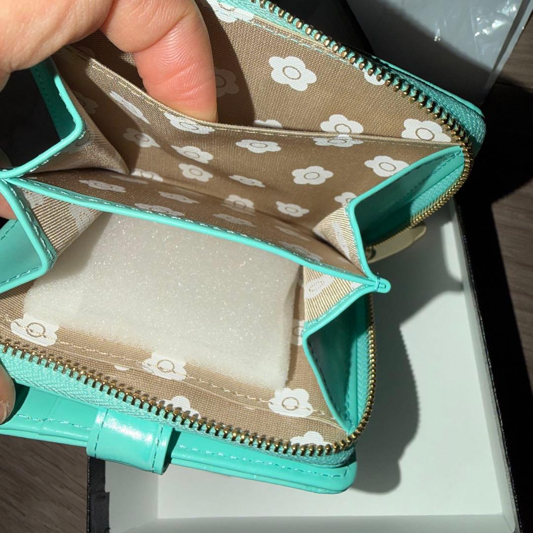 新品未使用品♡MARY QUANT ミントグリーン 二つ折り財布♡定価約2万牛革