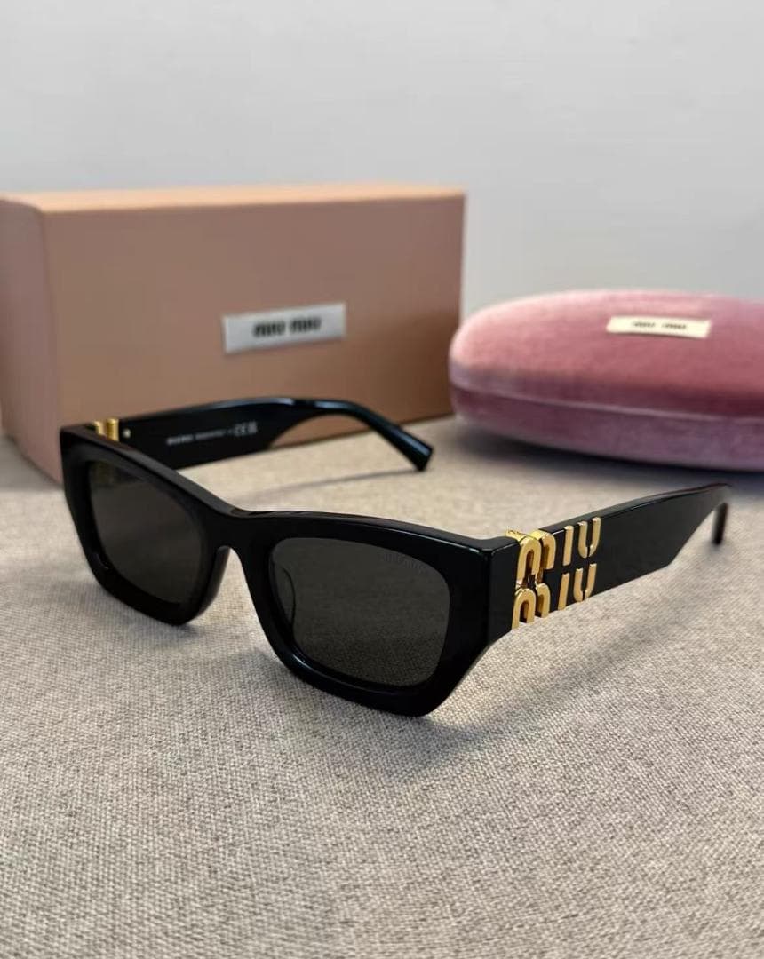 極美品Miu Miu ブラック スクエア サングラス