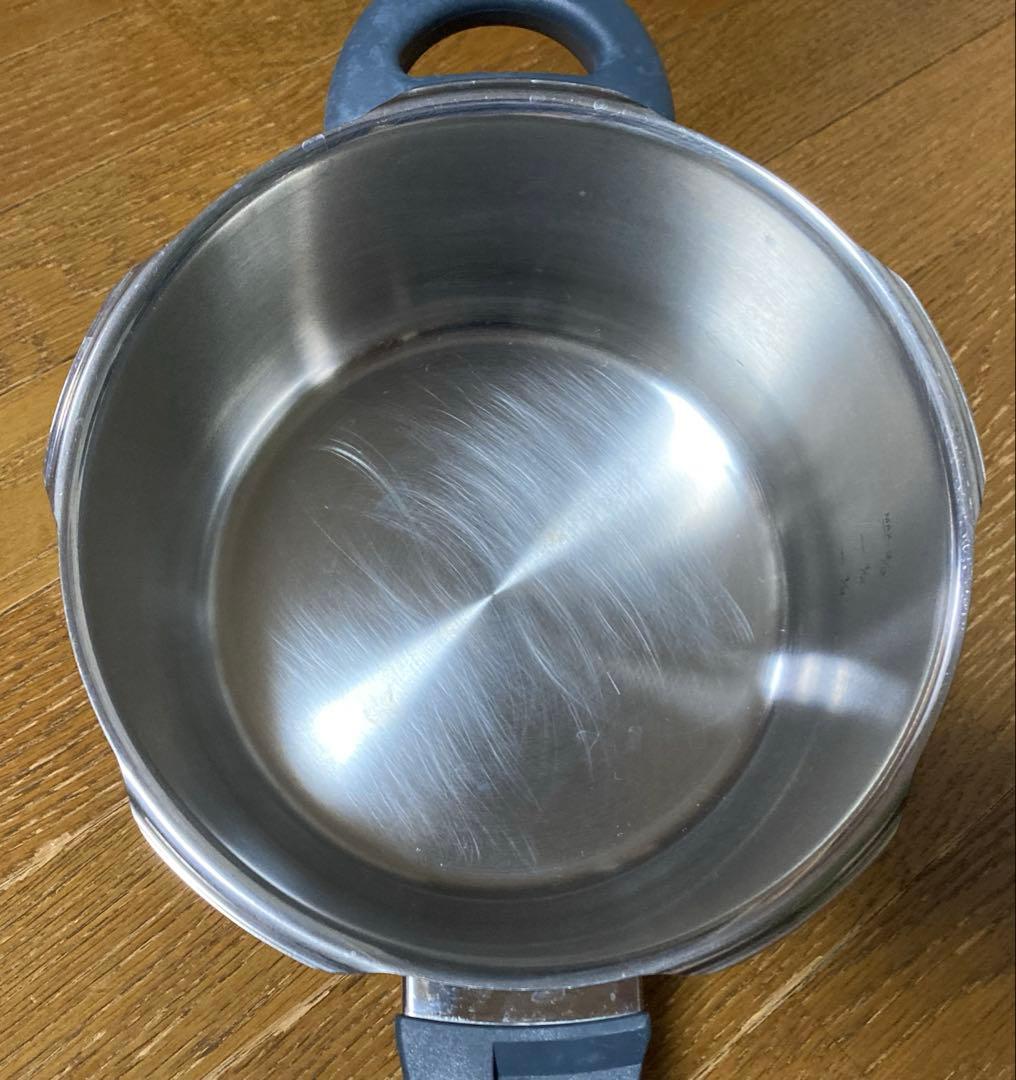 WMFパーフェクトプラス　圧力鍋　2.5L ドイツ製　ガラス蓋付き