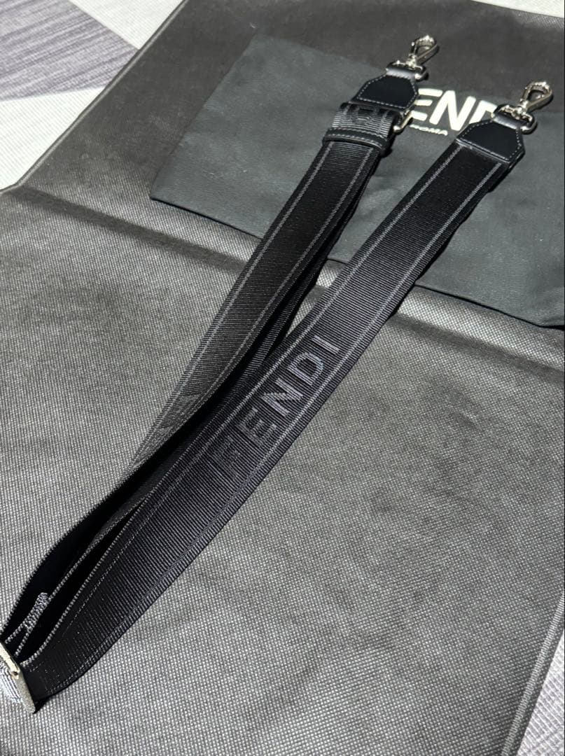 FENDI FF スクエア ショルダーバッグ ブラック