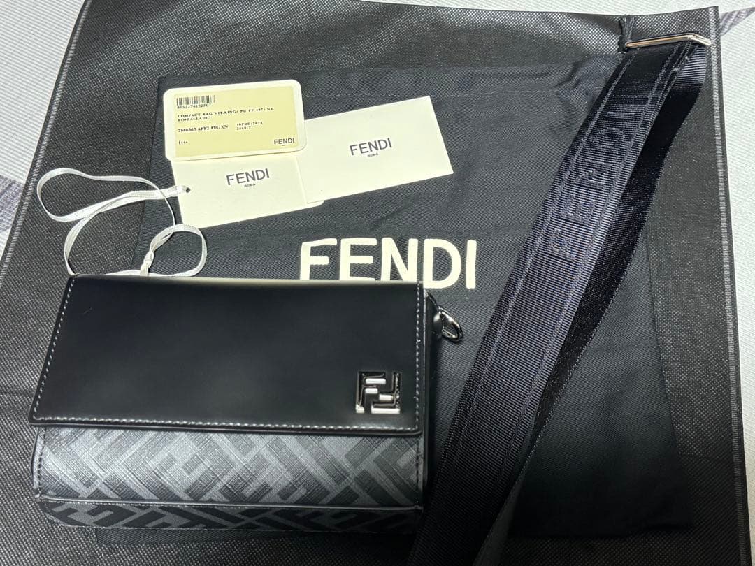 FENDI FF スクエア ショルダーバッグ ブラック