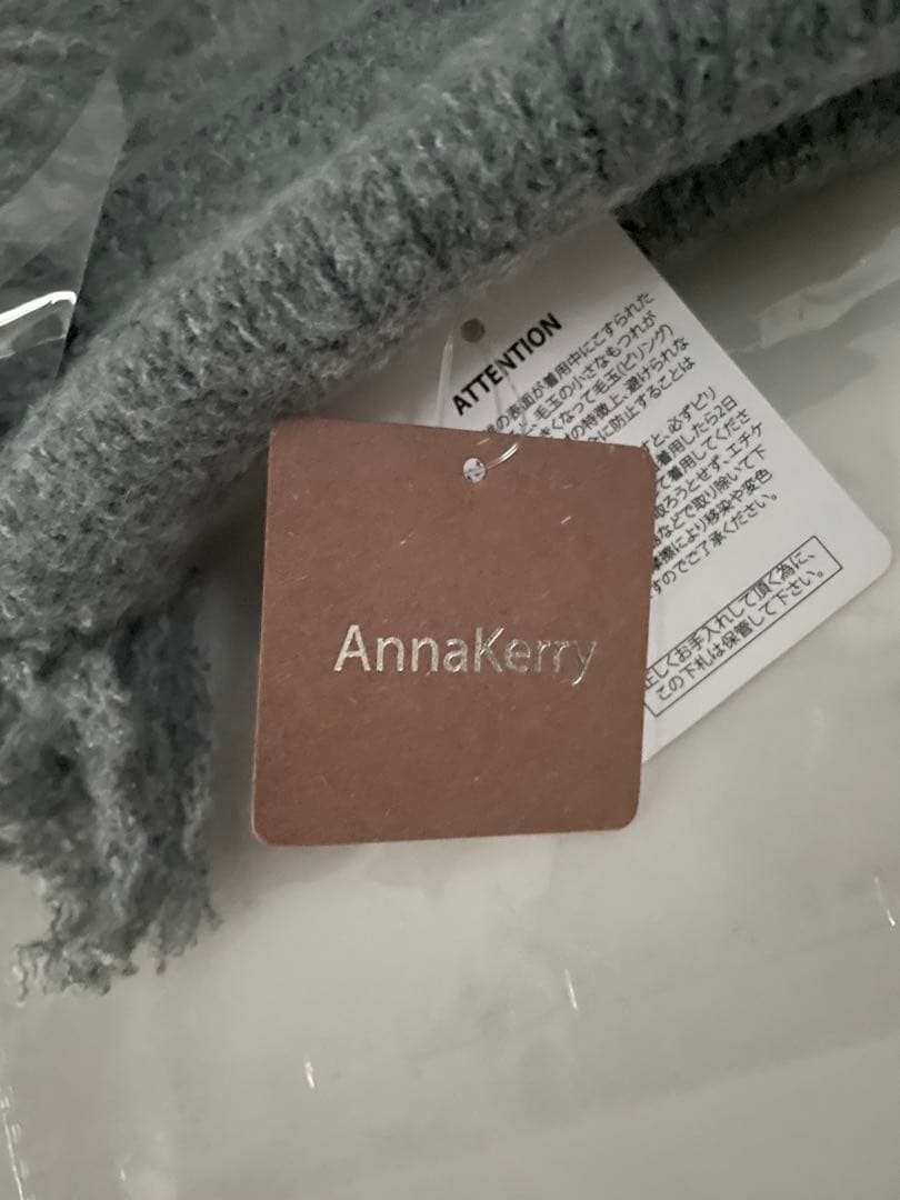 新品　タグ付き　グレー フリンジ付き　三角マフラー　アンナケリー