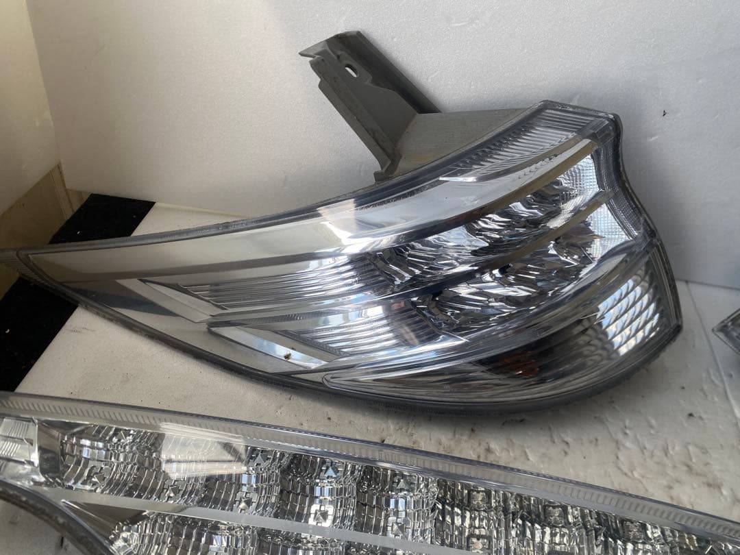 トヨタ エスティマ 50系 純正 テールランプ一式 LED 左右セット