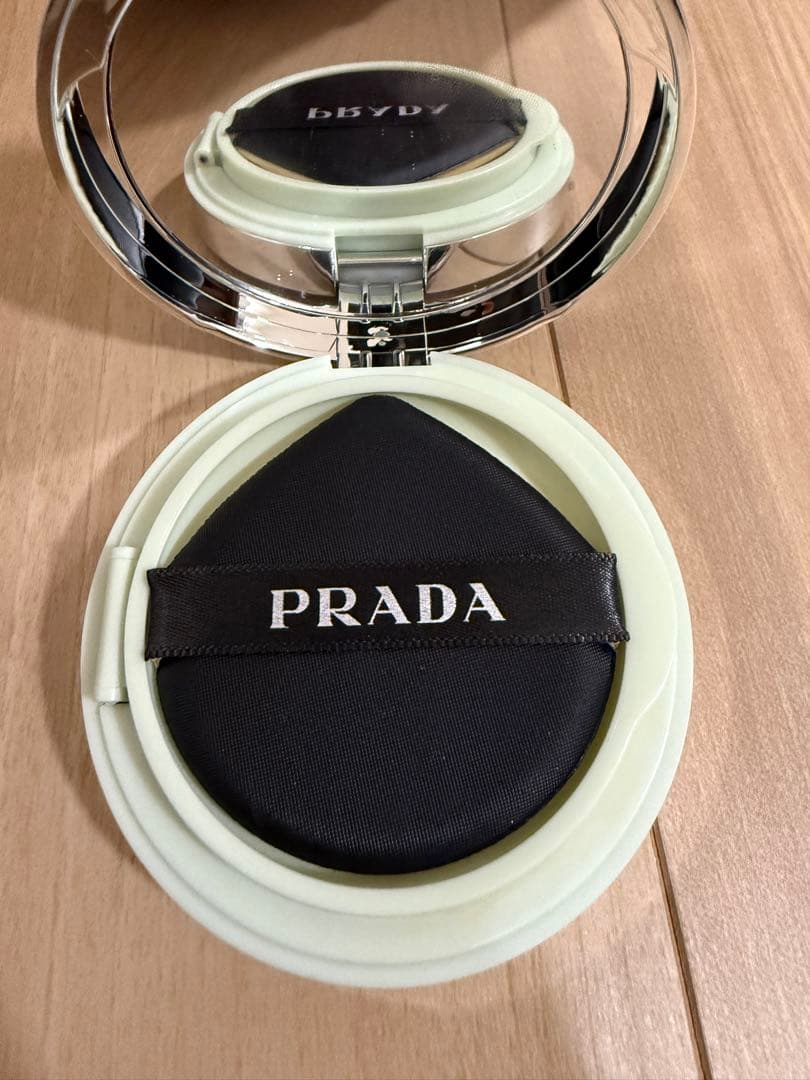 お*ん様 PRADA ファンデーション