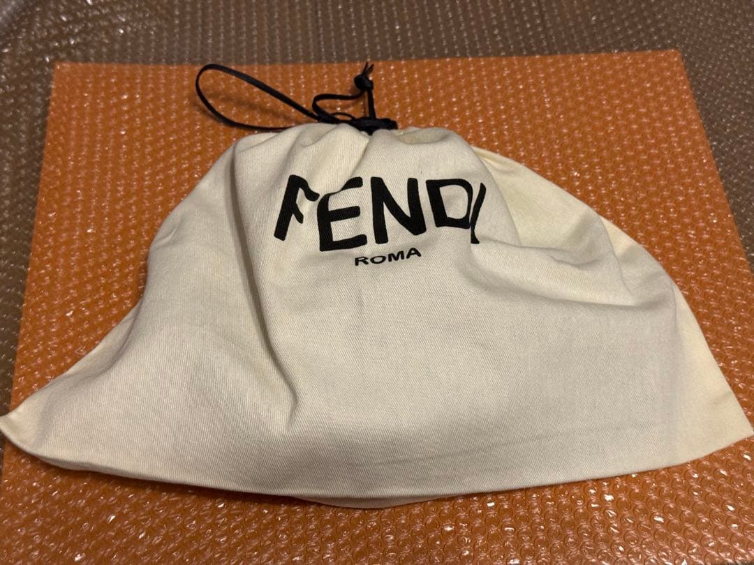 限定セール 希少カラー FENDIフェンディ ベースボールキャップ 帽子 ハット