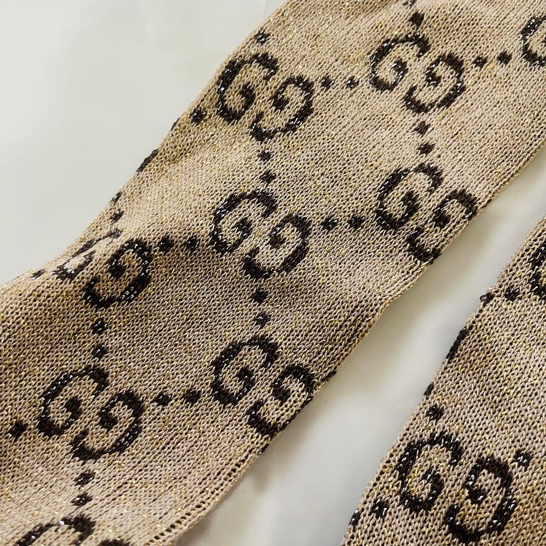 【新品同様】GUCCI GGロゴベージュラメソックス 靴下 レディース