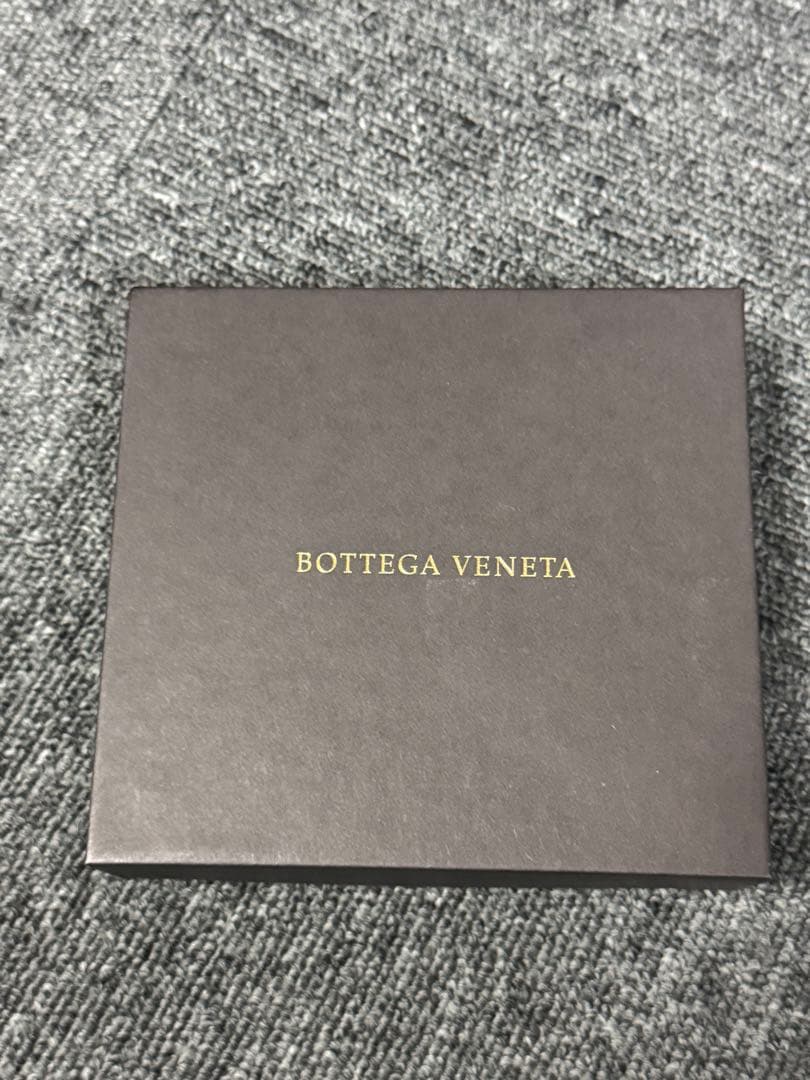 BOTTEGA VENETAイントレチャートスクエアジップアラウンドウォレット