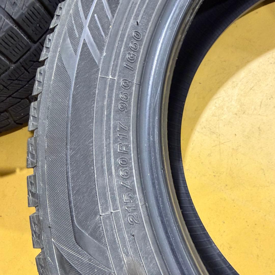 215/60R17 スタッドレスタイヤ　２０２２年製造