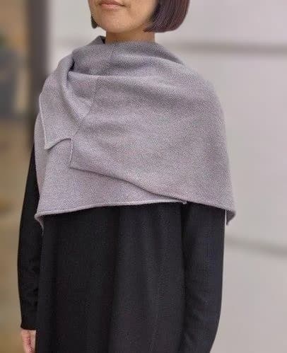 お値下げ　ヨーガンレール 未使用近　2023AW　カシミヤケープ　ババグーリ