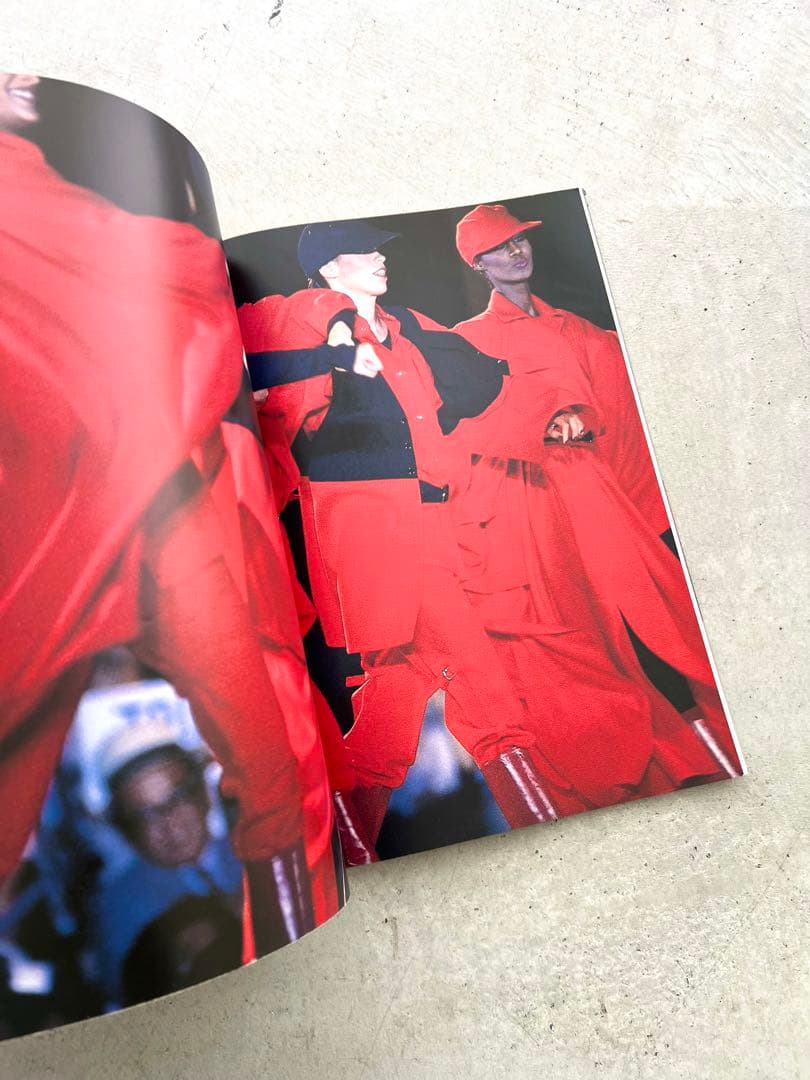 ISSEY MIYAKE　East Meets West　三宅一生の発想と展開