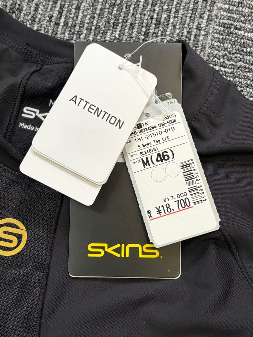新品タグ付きSKINS Mサイズ　181-21510-019 SERIES-5