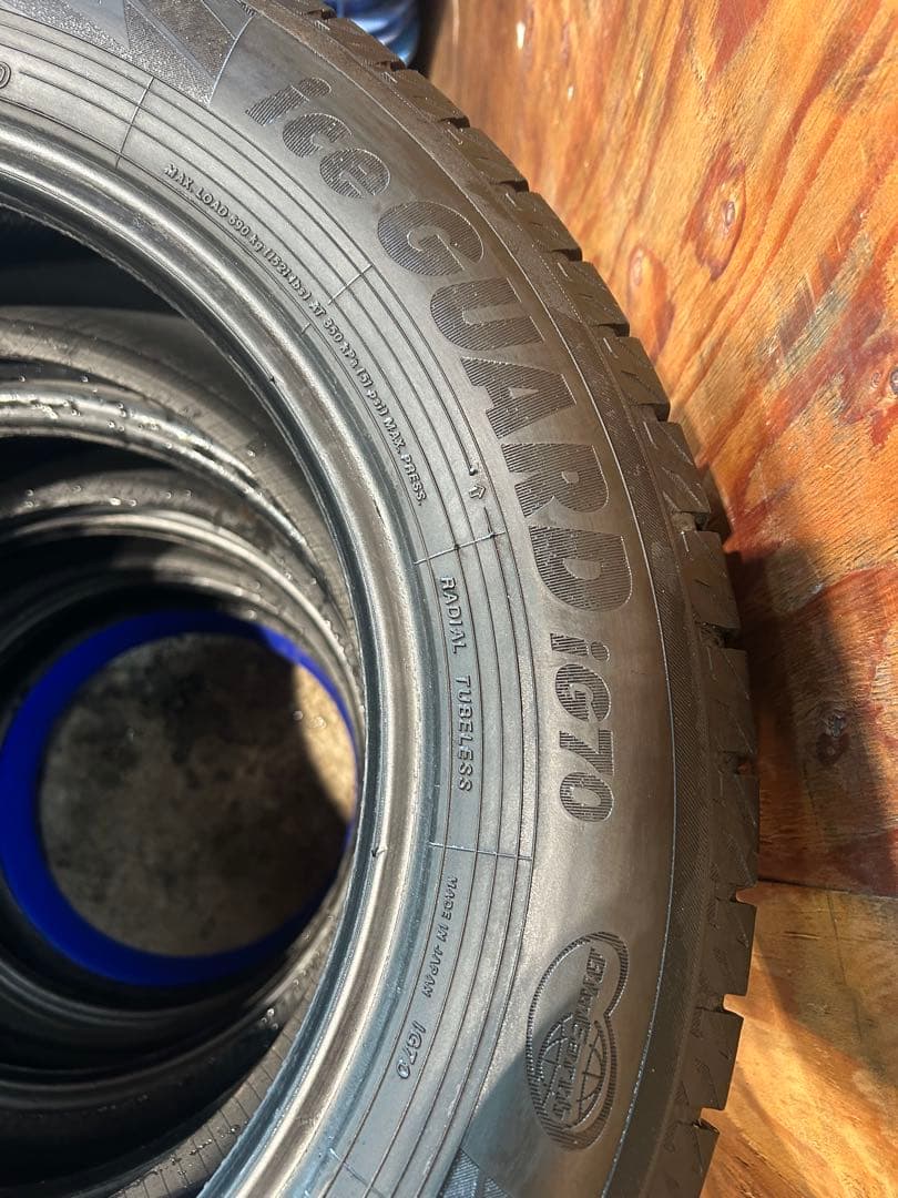 215/60R16 ヨコハマタイヤIG70