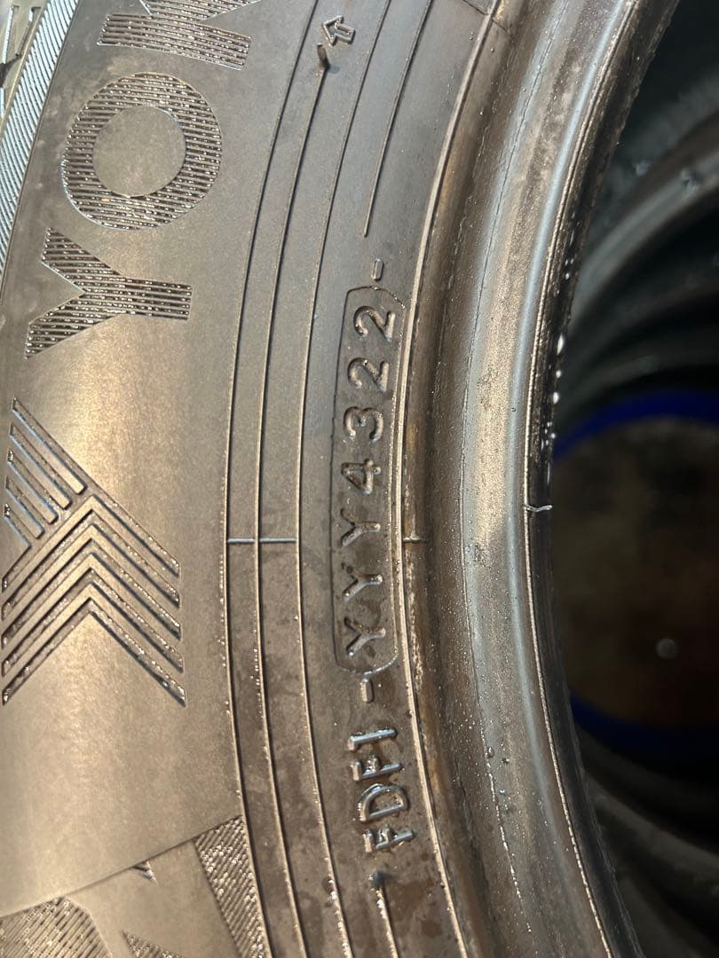 215/60R16 ヨコハマタイヤIG70