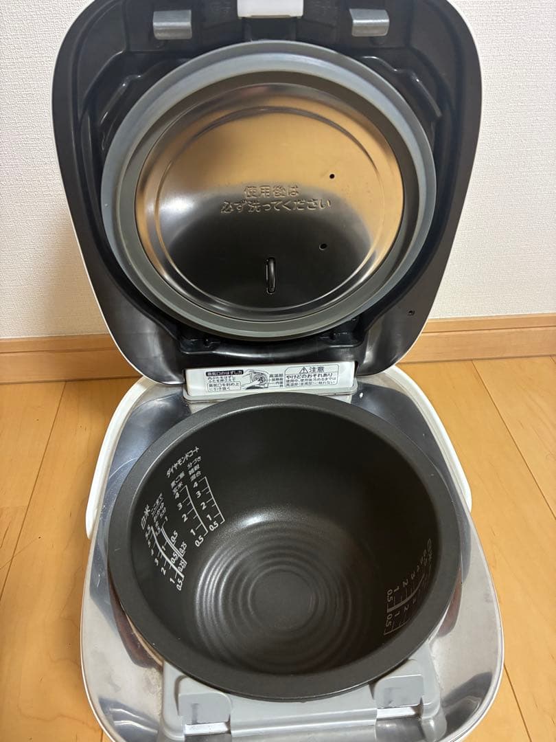 【炊飯器】　TOSHIBA 真空圧力IH炊飯 RC-10VST