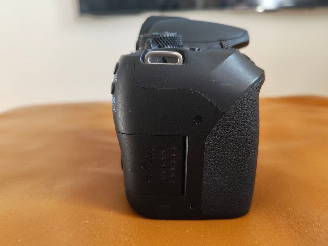 【ジャンク品】Canon EOS Kiss X10i デジタル一眼レフカメラ①