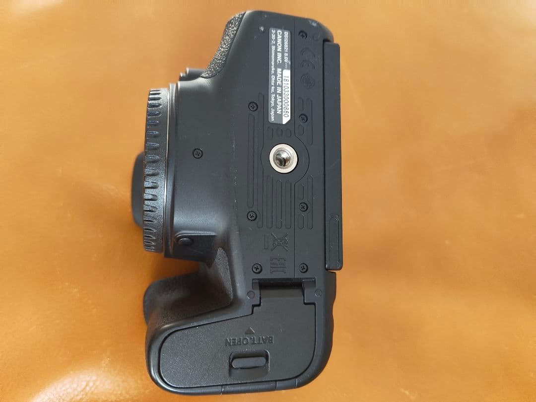 【ジャンク品】Canon EOS Kiss X10i デジタル一眼レフカメラ①