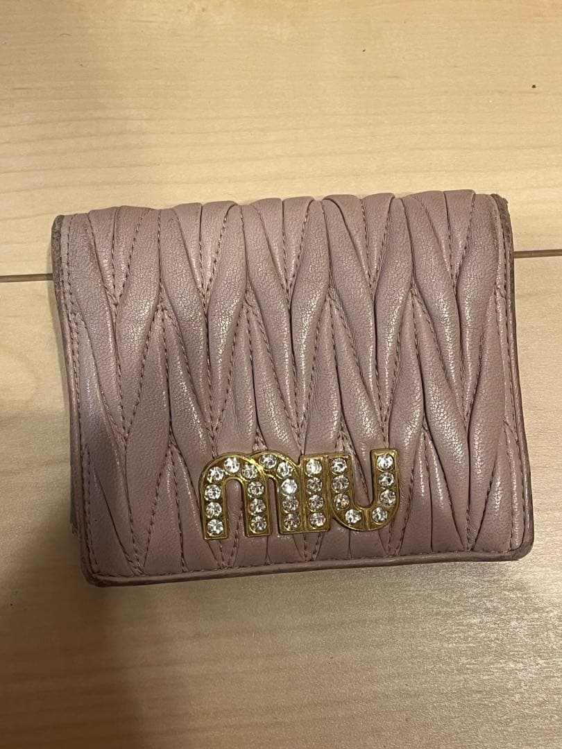 miumiu マテラッセ 2つ折り財布 ピンク ビジュー