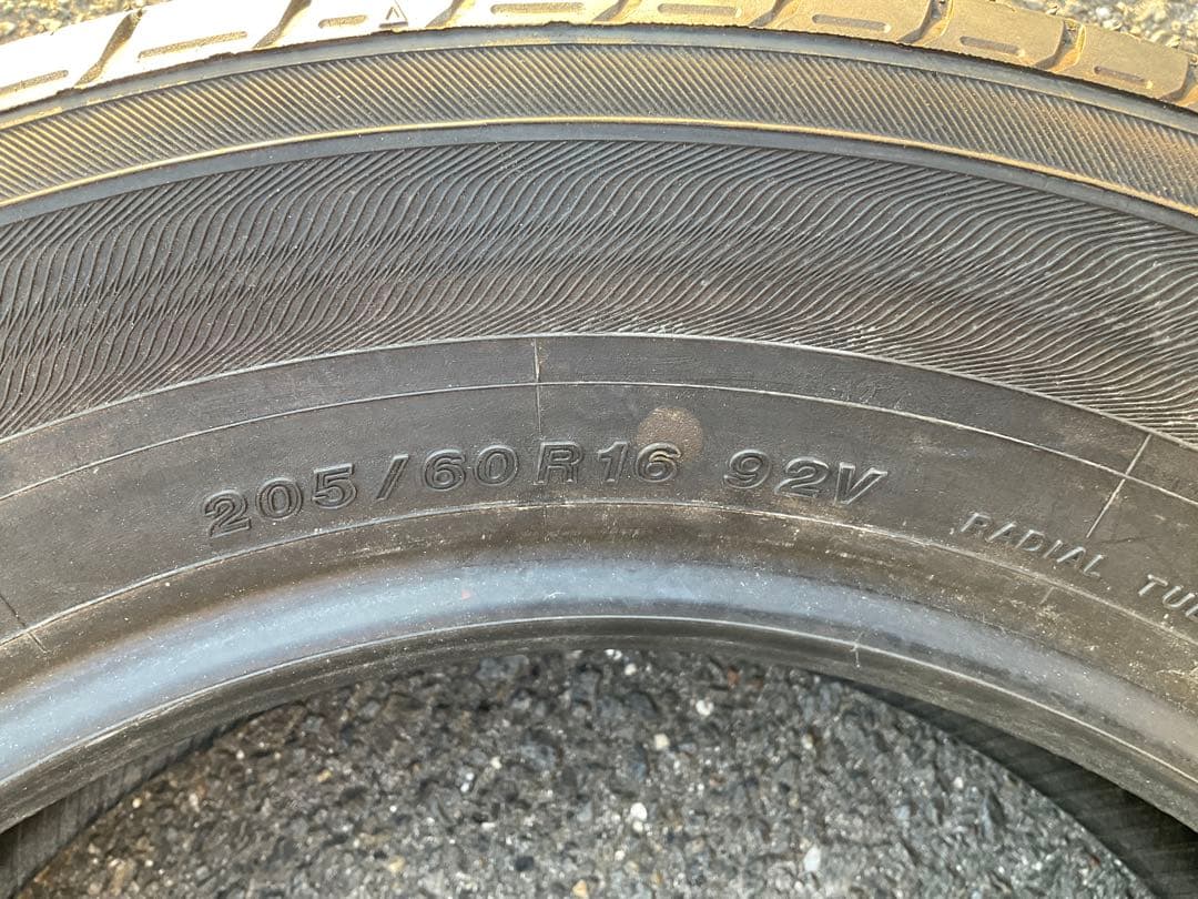 【送料無料】ヨコハマ　アドバンdBデシベル　205/60R16 新古タイヤ4本