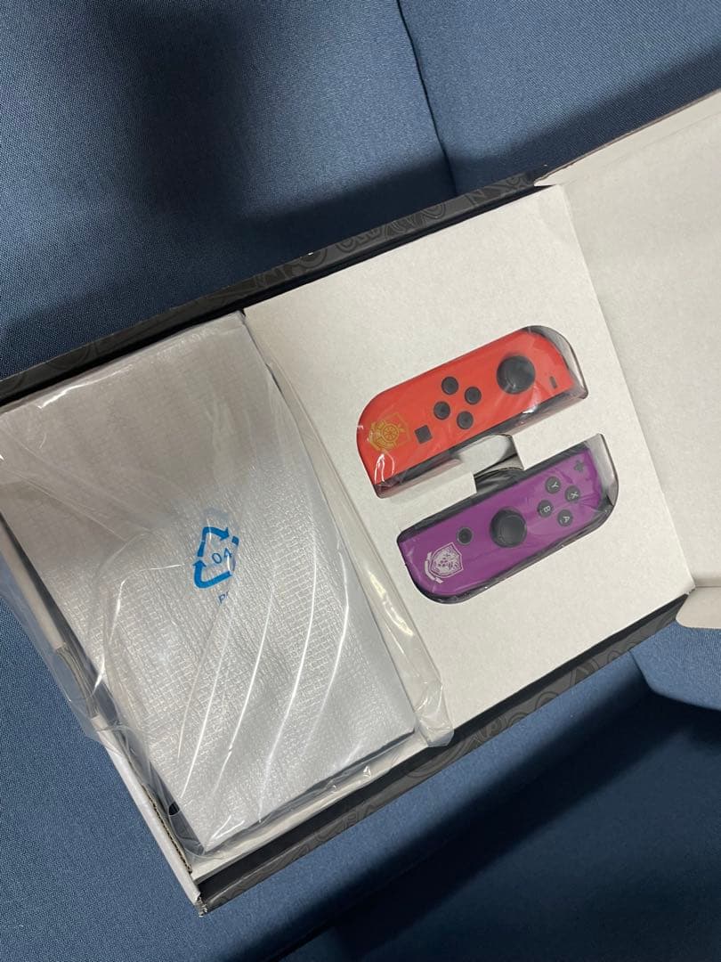 Nintendo Switch Lite ポケモンデザイン 赤紫