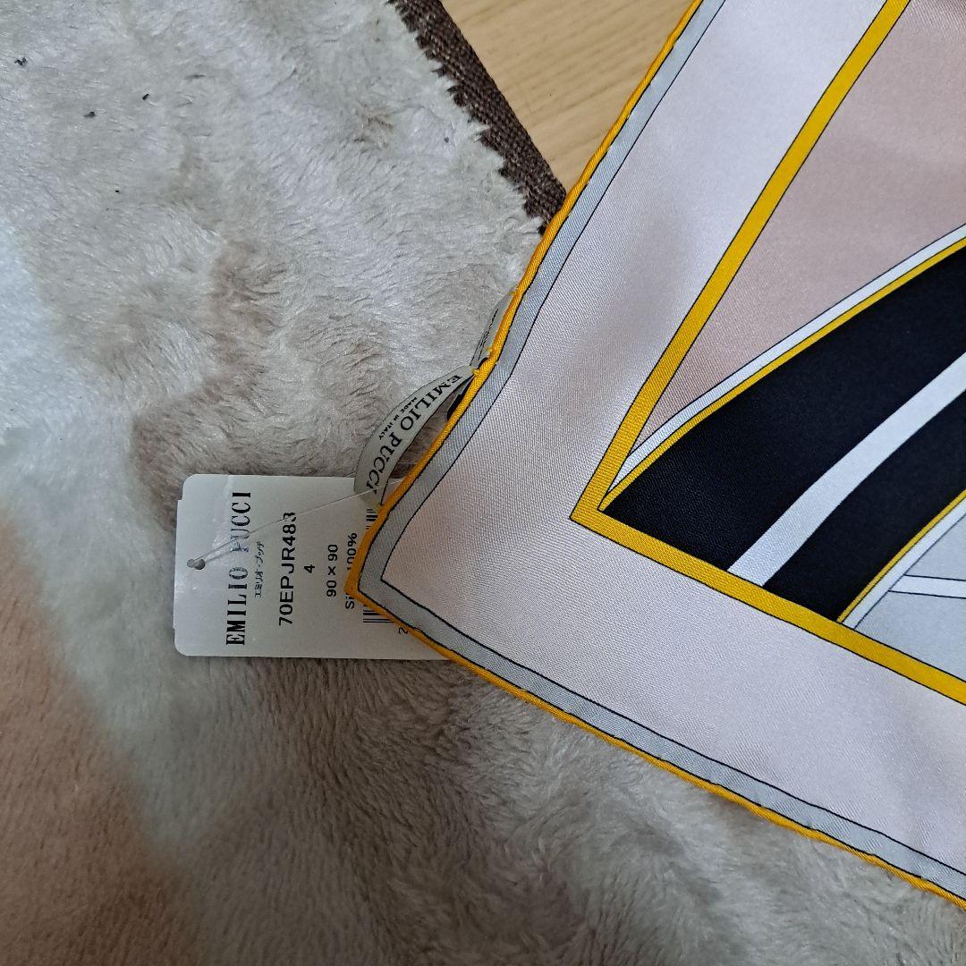 EMILIO PUCCI 幾何学模様 シルクスカーフ