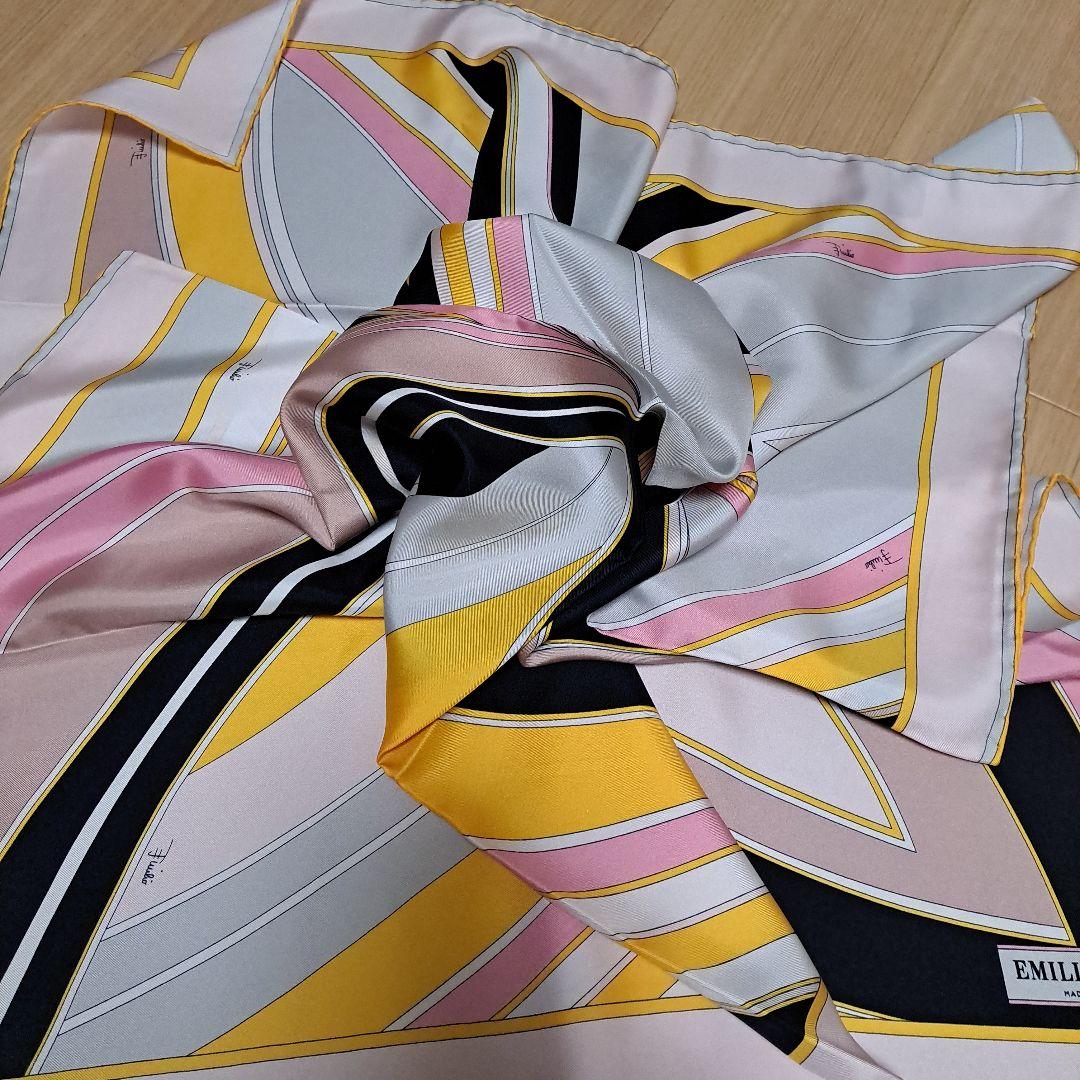 EMILIO PUCCI 幾何学模様 シルクスカーフ