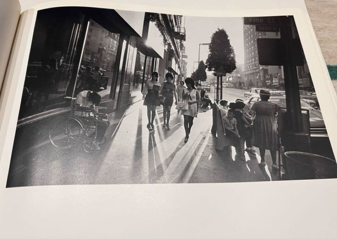 アート・デザイン・音楽 WINOGRAND FIGMENTS FROM THE REAL WORLD