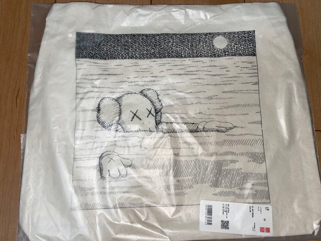 アートブック UNIQLO KAWS トートバック　UT カウズ　ユニクロ