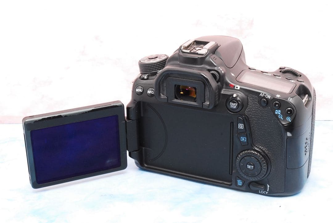 キャノン EOS 70D★Wi-Fi搭載★一眼レフカメラ★手ぶれ補正★バッグ