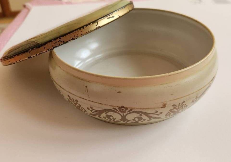 ◯*子様 ヴィンテージ 缶 カンロバターボール