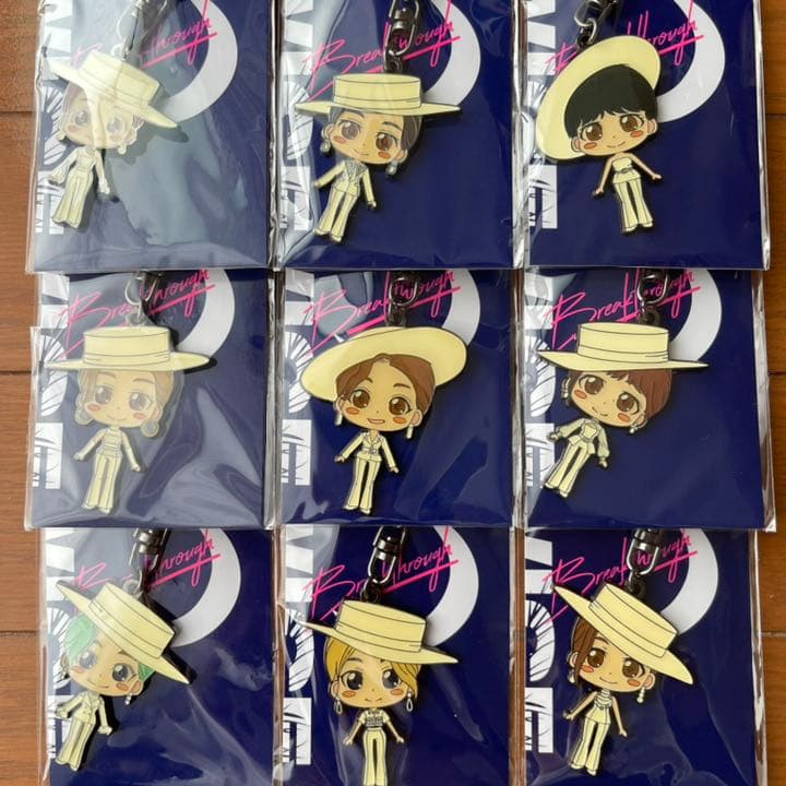 TWICE ”breakthrough“のキーホルダー全種類セット売り