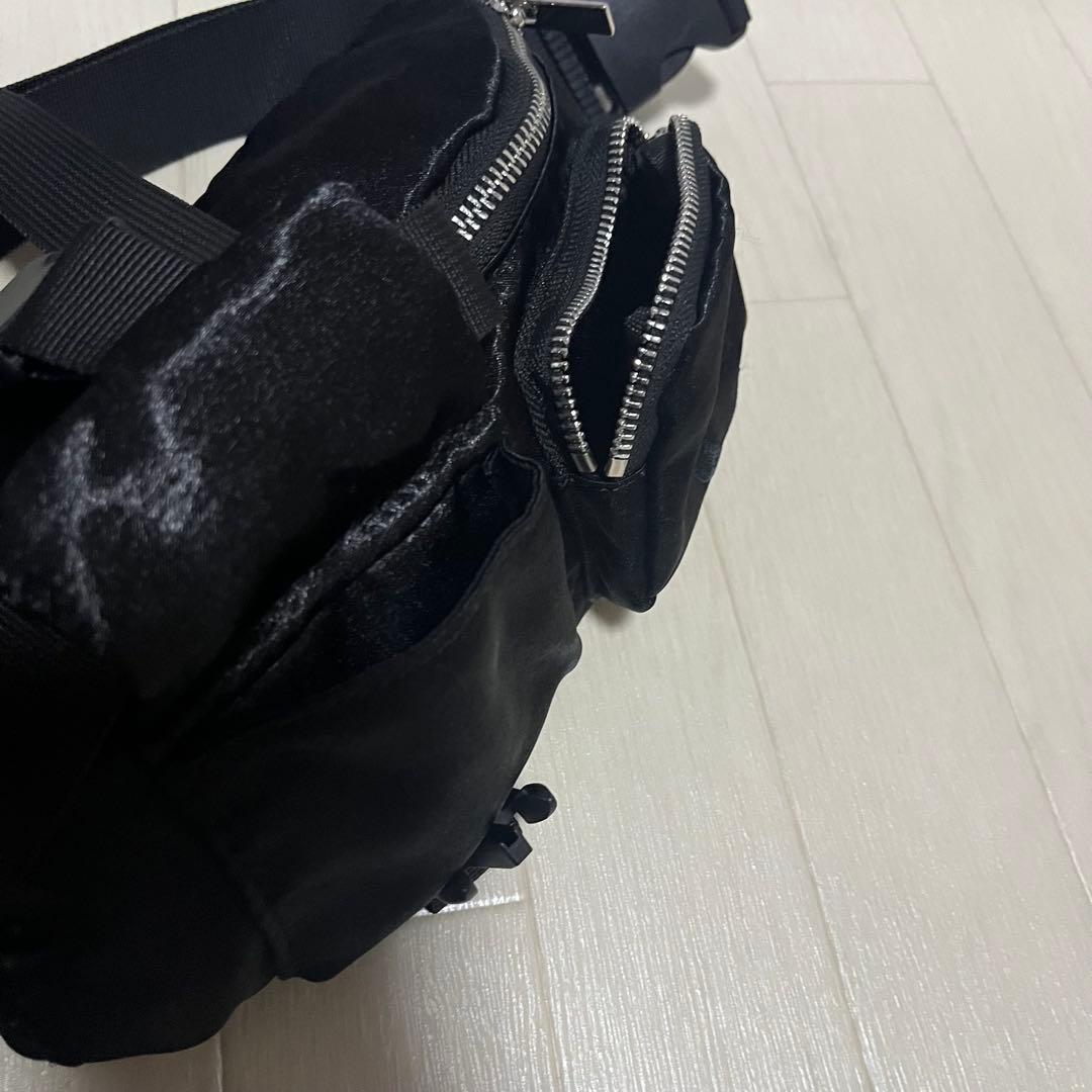 エピヌ ボディバッグ