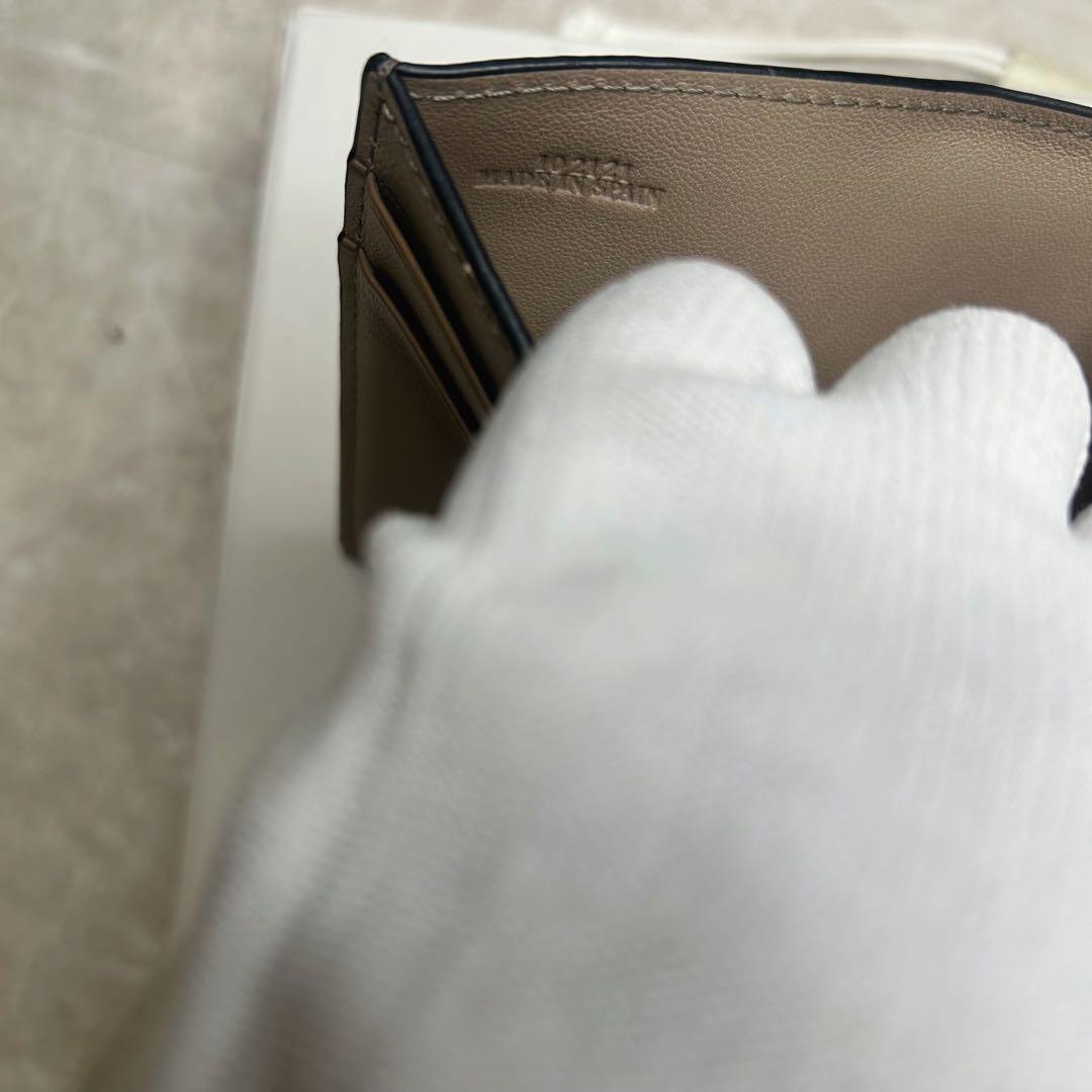 人気色✨ LOEWE ロエベ トライフォールド 三つ折り財布 サンド 箱 袋付き