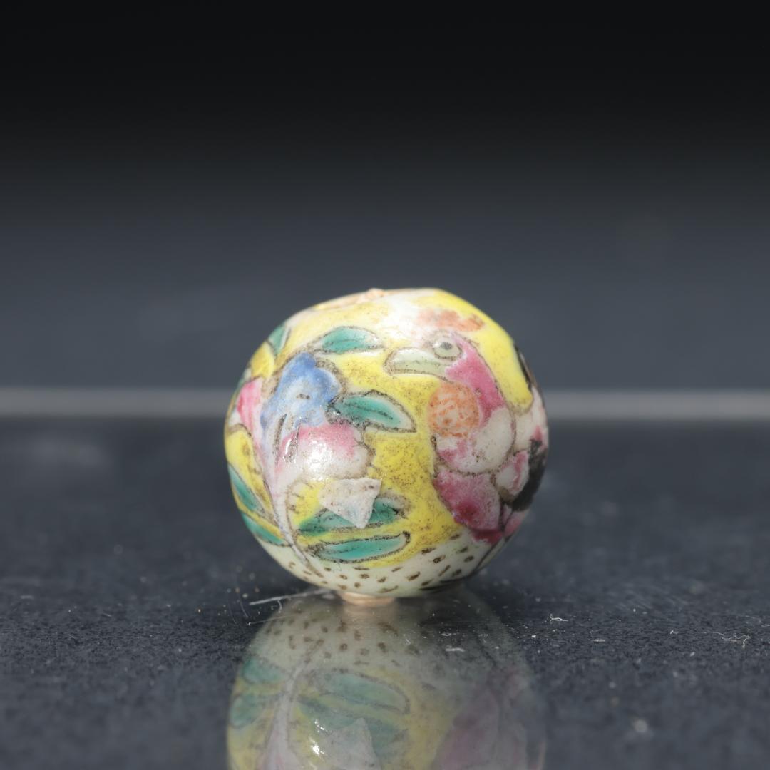 緒締め玉　陶磁器製　鶏と花　骨董　胴乱　印籠　R1451