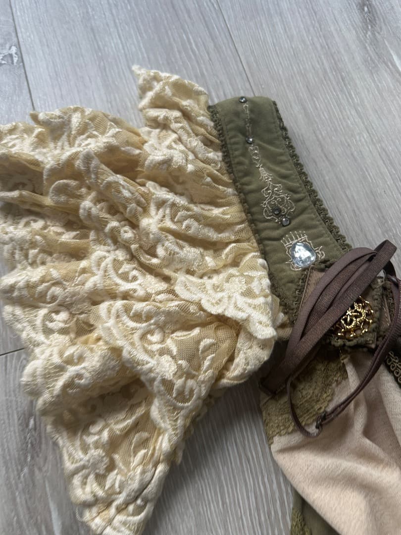 希少 ozz angelo 刺繍フレアワンピース