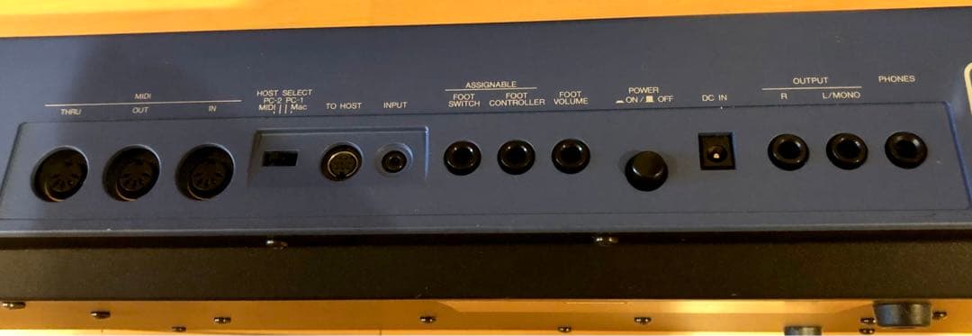 YAMAHA CS1X デジタルシンセサイザー　ケース付