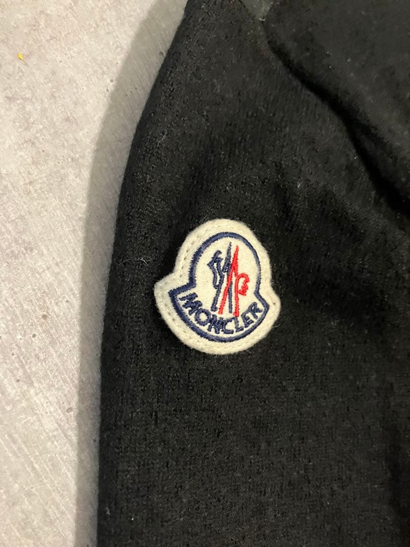 Moncler モンクレール　ウールとナイロンのコンビVネックカーディガン